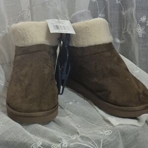 Cozy Brown Suede Women's Boot House shoes